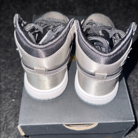 New Jordan 1 Retro High OG Satin Shadow(TD). Sz:6c. Original box - Picture 4 of 7